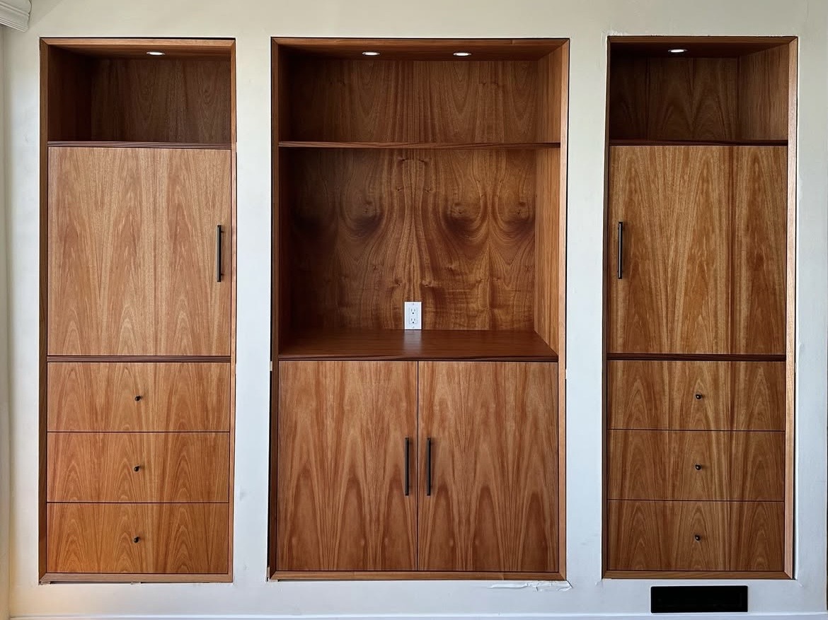 Custom kitchen cabinets Berkeley — upper cabinet wall
