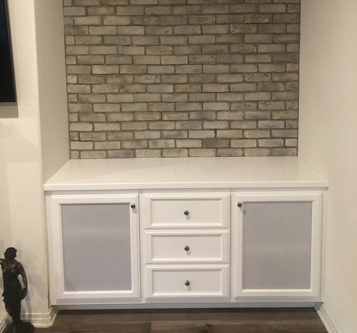 Custom built-in bookshelf San Francisco — floor-to-ceiling with ladder rail